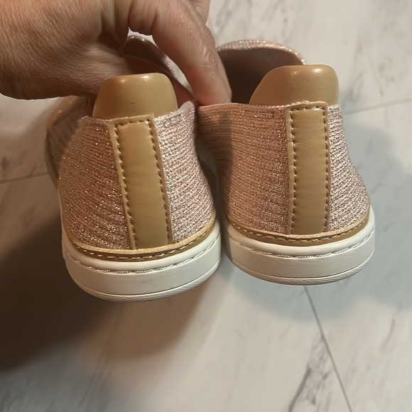 UGG Sammy slip on pink rose gold metallic knit sneaker flat shoe size 6.5 - Picture 7 of 8